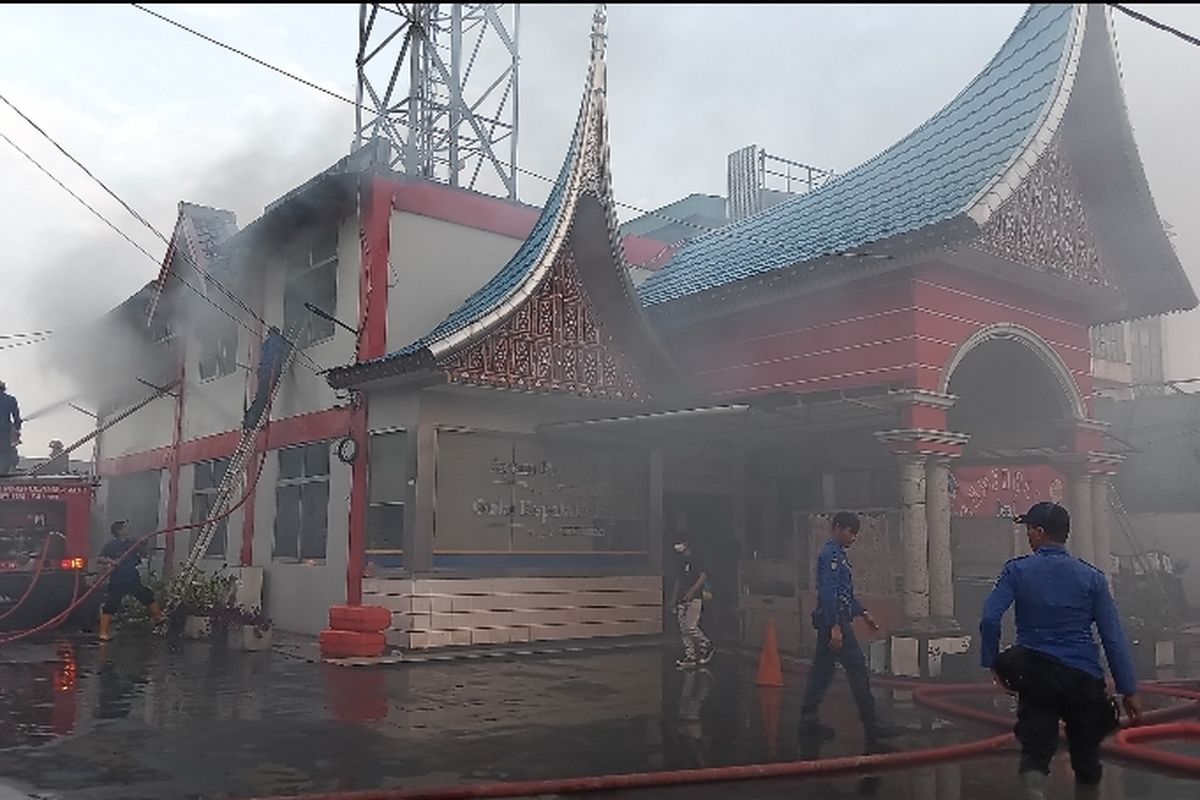 Diduga Korsleting Listrik, Restoran Masakan Padang di Tangerang Terbakar pada Selasa (5/7/2022) sore.