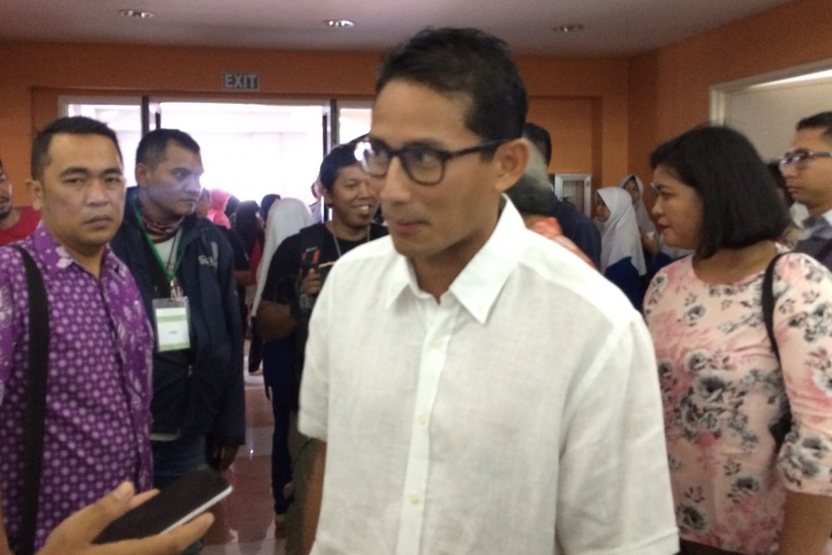 Cawagub DKI Jakarta, Sandiaga Uno di RS Budi Kemulyaan, Jakarta Pusat, Minggu (9/4/2017).