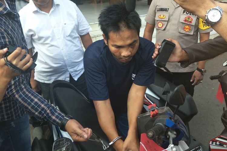 Salah seorang pelaku yang ketahuan mencuri sepeda motor bersama tiga rekannya di wilayah Jatinegara Kaum, Kecamatan Pulo Gadung, Jakarta Timur pada Selasa (27/8/2019) kemarin.