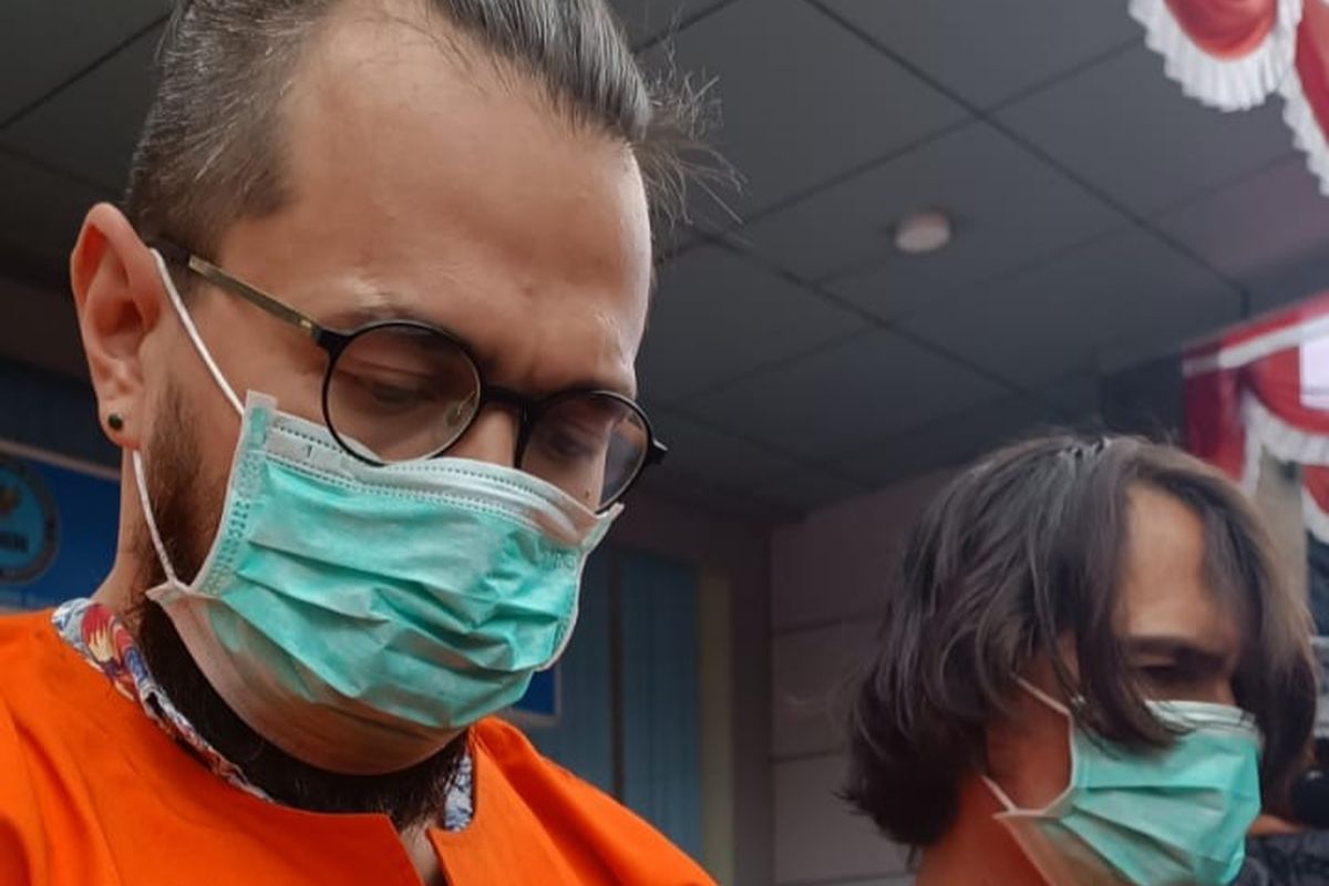 MP (42), WNA Selandia Baru (Baju Tahanan Nomor 10) saat dihadirkan dalam rilis pengungkapan kasus Narkotika di Kantor BNNP Bali, Jalan Kamboja, Denpasar, Bali pada Kamis (29/9/2022). Kompas.com/ Yohanes Valdi Seriang Ginta