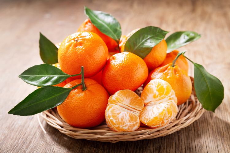 Ilustrasi jeruk mandarin yang dipercaya membawa keberuntungan saat Imlek.