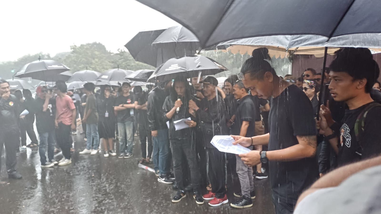 Massa Aksi Kamisan Bacakan Petisi Tolak Dukung Prabowo-Gibran