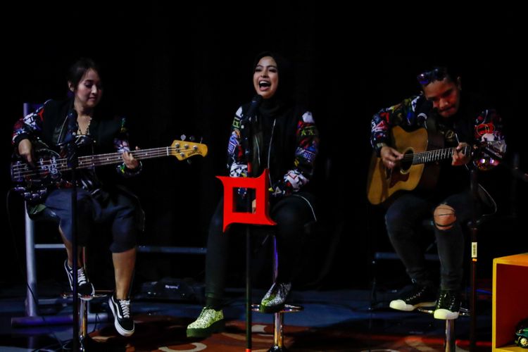 Penampilan grup band Kotak Kotak pada program acara Selebrasi di Menara Kompas, Jakarta, Selasa (8/5/2018). Pada acara tersebut Kotak membawakan tiga lagu diantaranya Mati Rasa, Masih Ada, dan Hilang.