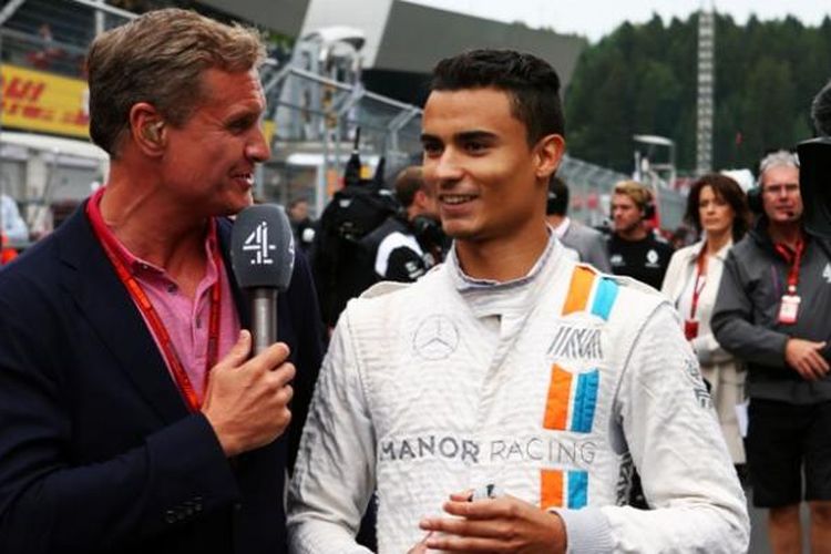 Pebalap Manor Racing asal Jerman, Pascal Wehrlein (kanan), diwawancara mantan pebalap F1 asal Inggris, David Courthard, di grid Red Bull Ring sebelum memulai balapan GP Austria, Minggu (3/7/2016).