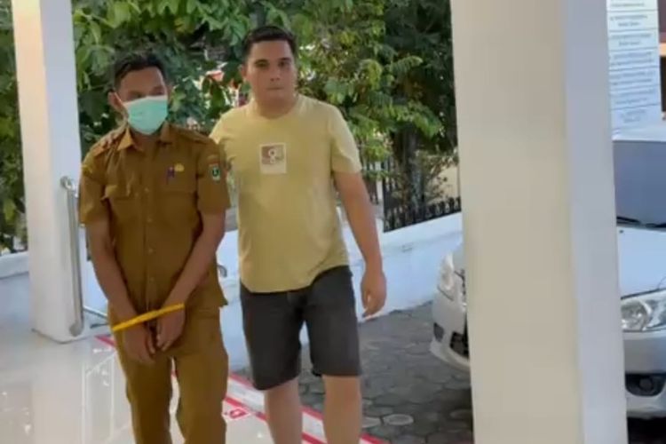 Uang Pajak Kendaraan Dipakai Bayar Utang, Oknum PNS Samsat Kota Solok Ditahan