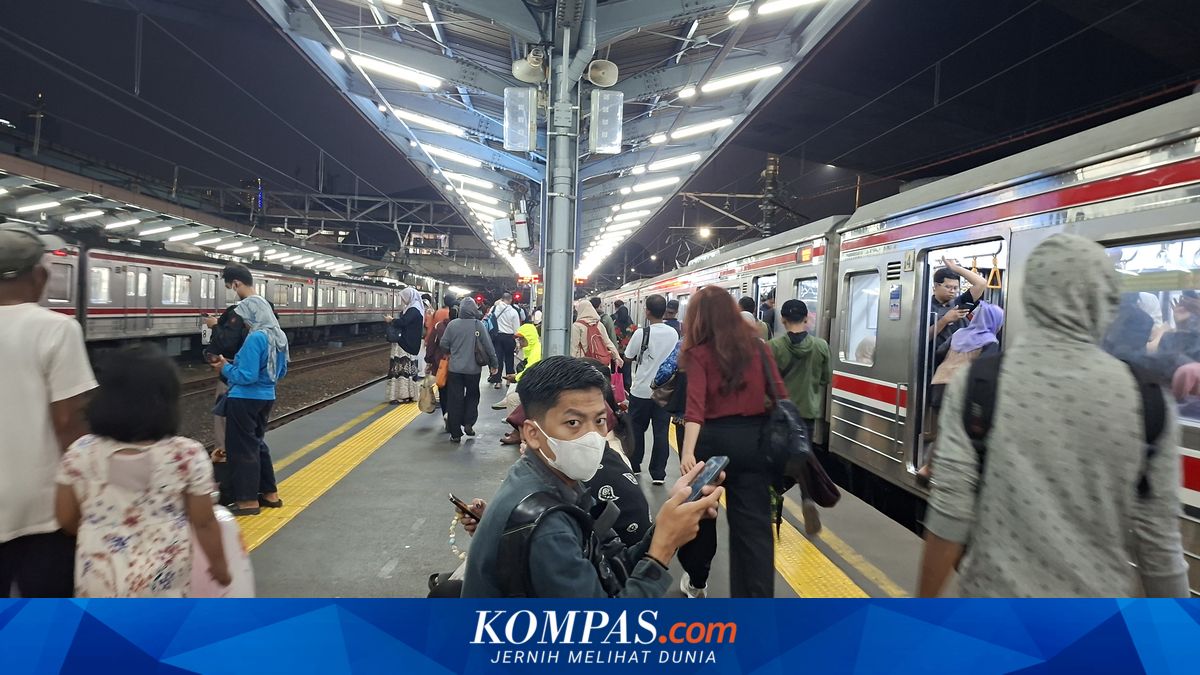 Perjalanan KRL Green Line Kembali Normal, Kepadatan di Stasiun Tanah Abang Terurai