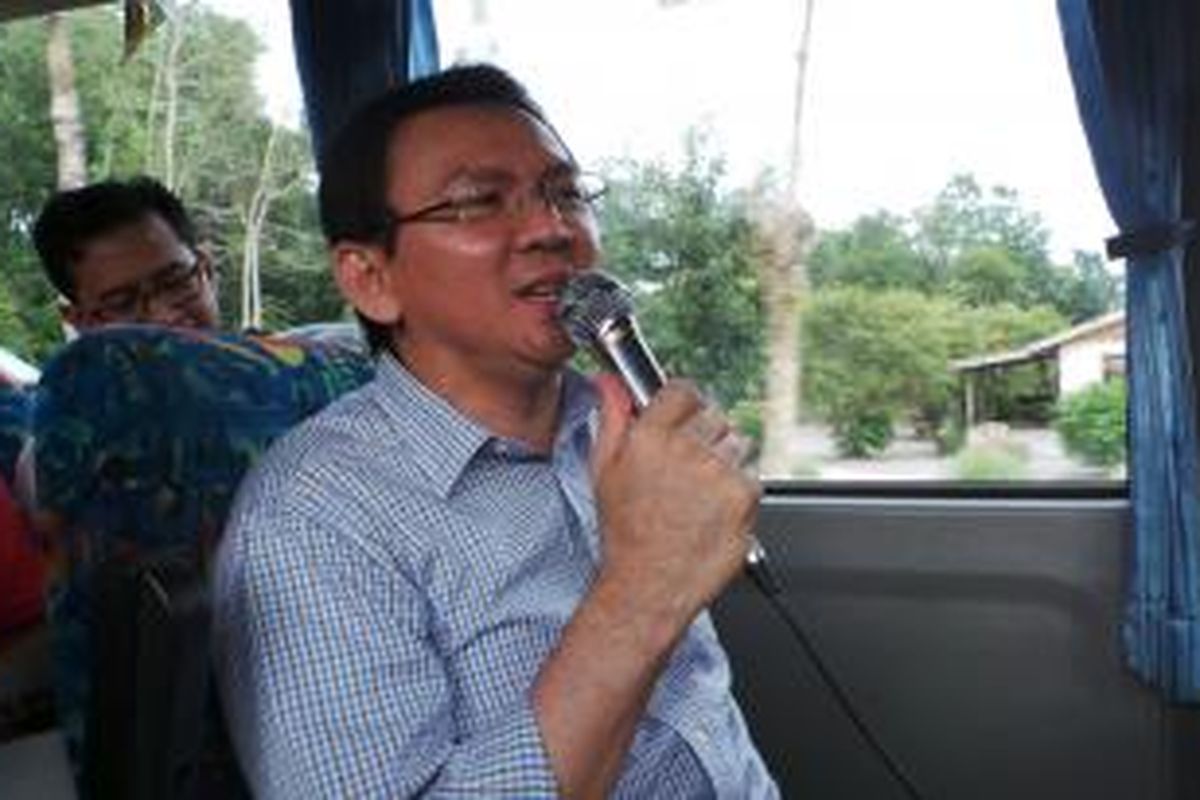 Wakil Gubernur DKI Jakarta Basuki Tjahaja Purnama saat menjadi tour guide di Belitung, Sabtu (14/9/2013).