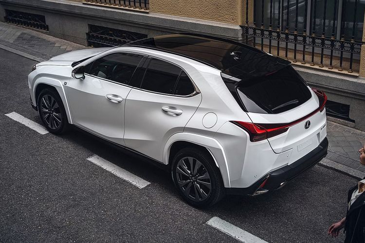 Lexus UX 300h dengan sistem hybrid terbaru meluncur di GIIAS 2024