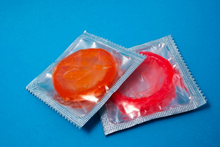 Ilustrasi penggunaan kondom