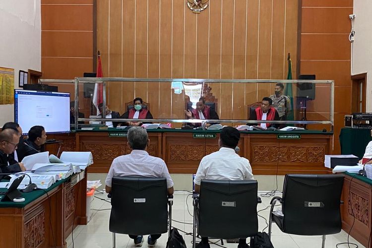 Saksi ahli digital forensik dan ahli bahasa dihadirkan dalam agenda sidang lanjutan tiga terdakwa pada kasus peredaran narkoba jenis sabu yang dikendalikan mantan Kapolda Sumatera Barat, Irjen Teddy Minahasa di Pengadilan Negeri Jakarta Barat, Rabu (8/2/2023). 