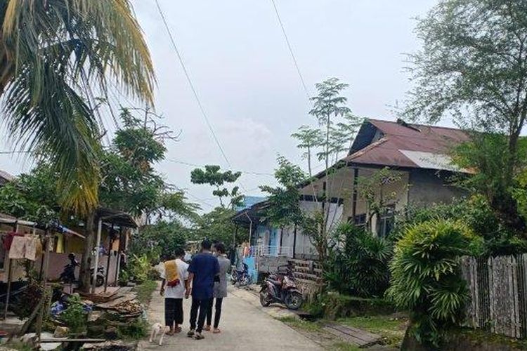 Suasana kediaman Muhammad Yamin dan istrinya Marwiya yang turut menjadi korban dalam kecelakaan maut di Kota Balikpapan, Jumat (21/1/2022) pagi tadi.