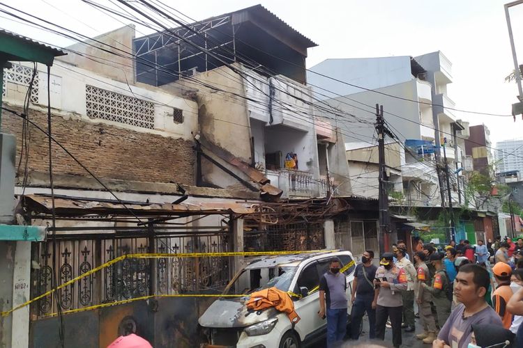 Lima orang tewas dalam kebakaran rumah tinggal di Jalan Tambora 1,  RT 10 RW 02, Kelurahan Tambora, Kecamatan Tambora, Jakarta Barat, pada Rabu (8/12/2021) dini hari. 