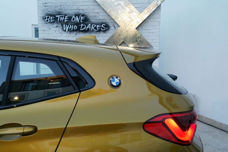 Jejak X1 di BMW X2 adalah antena dan gagang pintu. Selebihnya berbeda sama sekali dan membuat X2 memiliki karakter tersendiri.