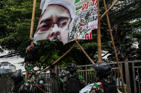  Indonesian Soldiers On Anti-FPI Operation Harass Kompas.com Reporter