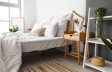 7 Barang yang Bisa Bikin Kamar Tidur Kecil Tampak Besar dan Luas ...