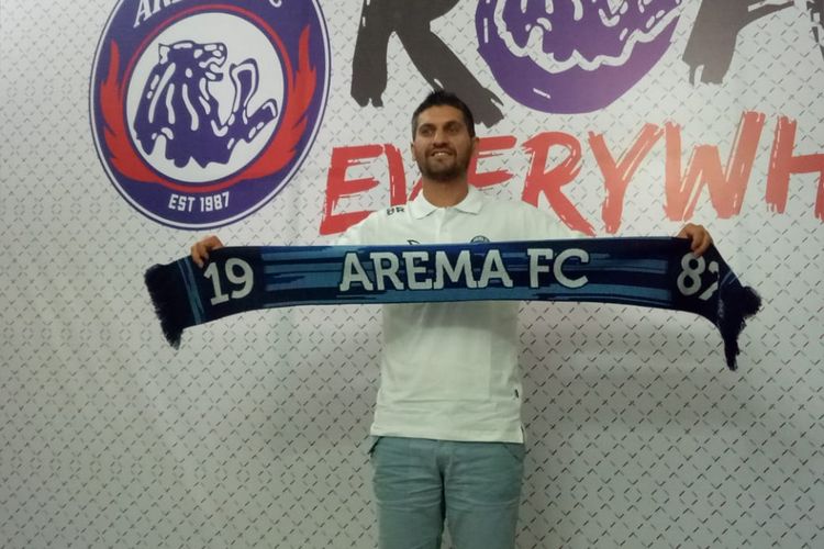Branislav Radojcic, pelatih baru kiper Arema FC saat diperkenalkan di Kantor Arema FC, Kota Malang, Kamis (28/6/2018)