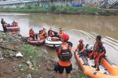 Hari Kedua Pencarian Warga yang Tenggelam di Kali Ciliwung Dimulai Pukul 07.30 hingga 18.00 WIB