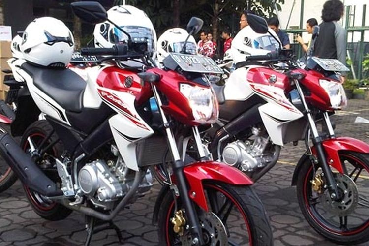  Sepeda  Motor  Sport Tetap Naik  Apa  pun Penghalangnya