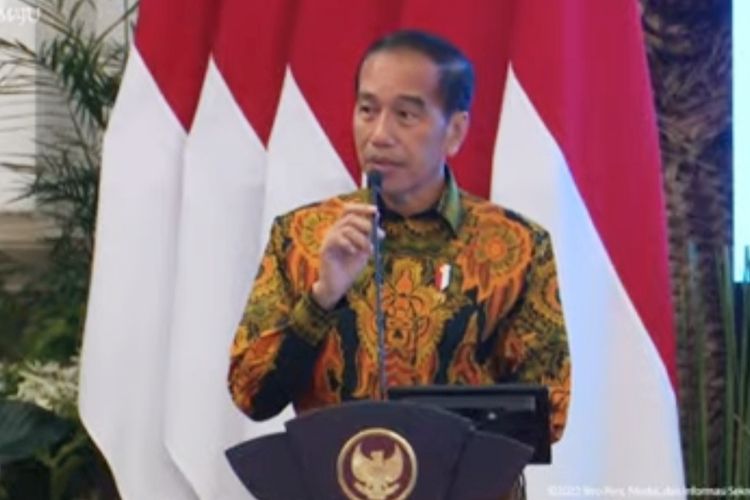 Presiden Joko Widodo saat memberi sambutan di acara Kompas 100 CEO Forum di Istana Negara pada Jumat (2/12/2022).