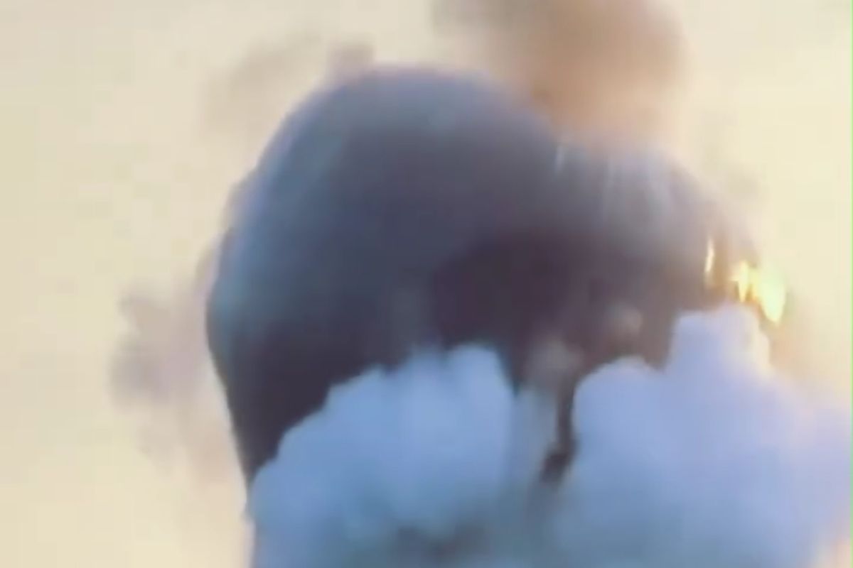 Empat orang dilaporkan terluka setelah balon udara yang hendak diterbangkan meledak di Dusun Muneng Tengah, Desa Muneng, Kecamatan Balong, Kabupaten Ponorogo, Jawa Timur, Senin (13/5/2024).