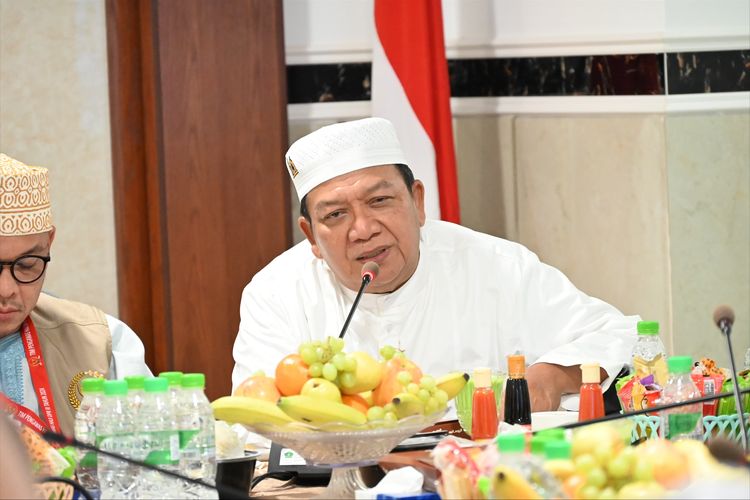 Wakil Ketua Komisi VIII Dewan Perwakilan Rakyat (DPR) Republik Indonesia (RI), Abdul Wahid menyoroti sejumlah permasalahan haji dalam rapat bersama Kementerian Agama (Kemenag) di Kantor Daerah Kerja (Daker) Madinah, Arab Saudi.