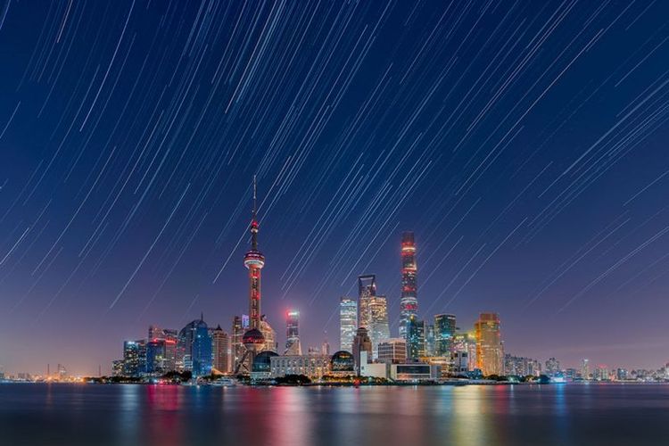 Jejak bintang di atas kota Lujiazui di Distrik Pudong China