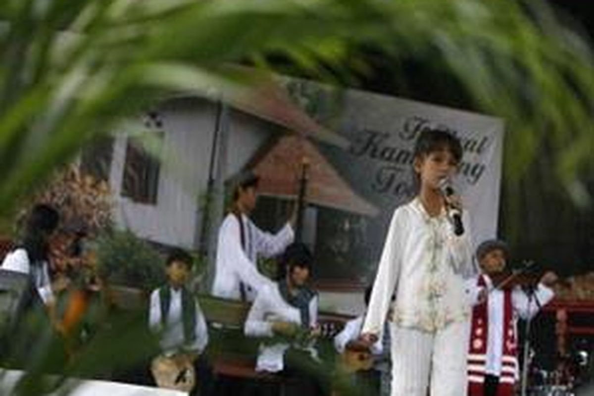 Kelompok Keroncong Tugu sudah seringkali tampil dalam kegiatan di Kampung Tugu misalnya Festival Kampoeng Toegoe di Kompleks Gereja Toegoe, Jakarta Utara, Sabtu (15/11). Pada Kebaktian Natal kelompok musik tersebut juga mengiringi ibadah umat kristiani.