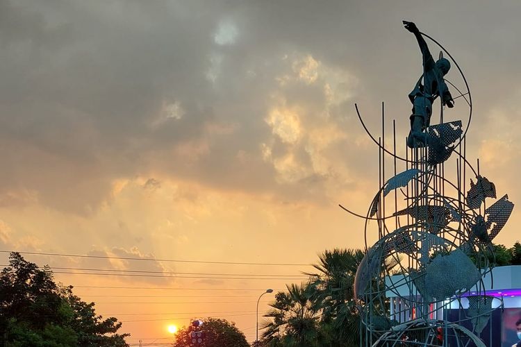 Patung Super Smash menyapa para peserta Audisi Umum PB Djarum 2023 di GOR Djarum, Jati, Kudus, Jawa Tengah, yang berlangsung pada 2-6 Juli 2023. 