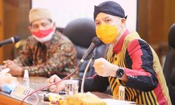 Ajak Masyarakat Sebarkan Kebaikan, Ganjar: Rasa Cinta Itu Ada dan Bersemi di Jateng