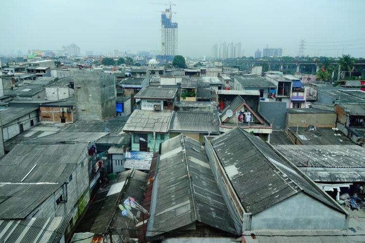 Jakarta menghadapi tantangan serius dalam pengelolaan tata ruang kota. 
