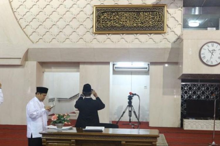 Kiswah Kabah pemberian Raja Salman bin Abdulaziz al-Saud dipajang di Masjid Istiqlal, Jakarta, Jumat (10/3/2017)