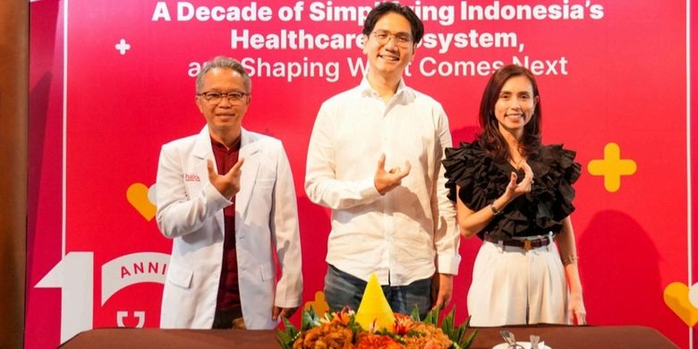 Dari kiri ke kanan dr. Irwan Heriyanto, MARS, Chief Medical Officer Halodoc, Alfonsius Timboel, dan Fibriyani Elastria.