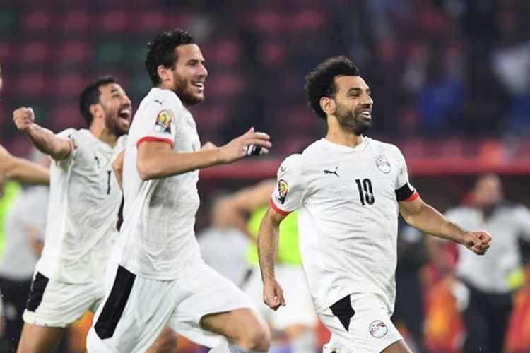 Pemain timnas Mesir berselebrasi usai mengalahkan Kamerun 3-1 via adu penalti di semifinal Piala Afrika 2021.