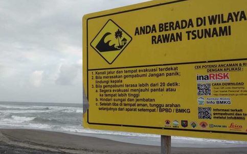 Top Indonesian Legislator Urges Public to Maintain Tsunami Drills