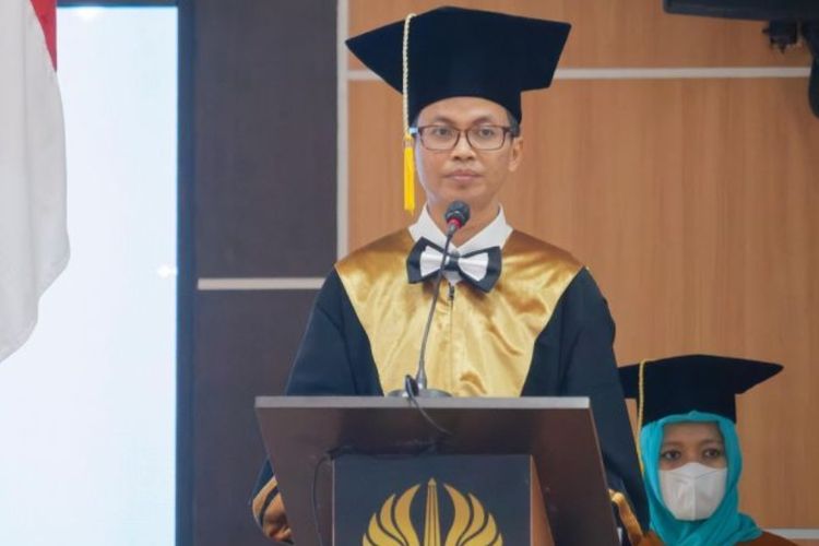 Anak Petani, Prof. Nadi Suprapto berhasil menjadi guru besar di Universitas Negeri Surabaya (Unesa).