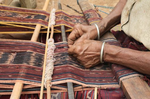 Curi 120 Sarung Tenun, Petani di Sikka Ditangkap