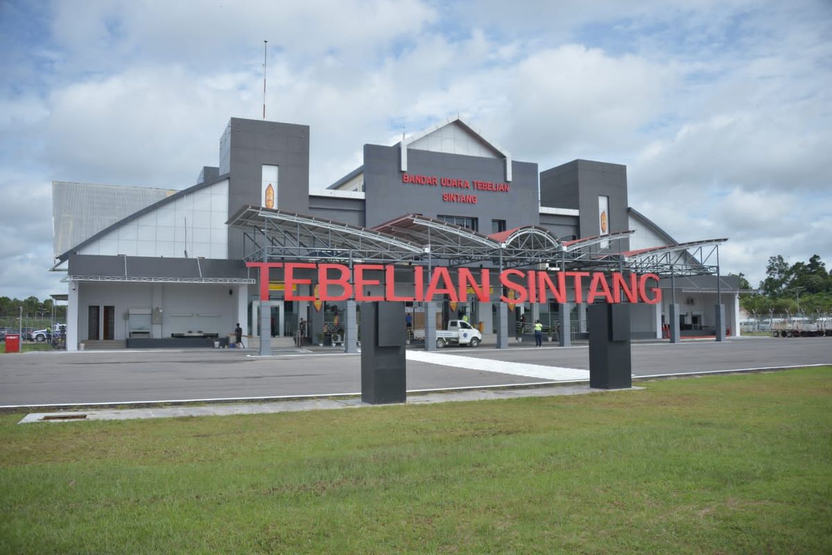 Bandara Tebelian yang terletak di Kabupaten Sintang, Kalimantan Barat. 