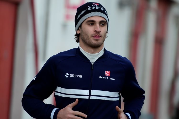 Pebalap Sauber F1 Team asal Italia, Antonio Govinazzi, berlari di Circuit de Barcelona-Catalunya pada hari keempat tes pramusim Formula 1, Kamis (2/3/2017).