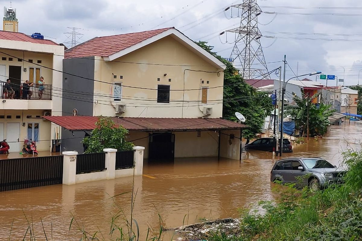 Banjir di RW 03, Kelurahan Cipinang Melayu, Kecamatan Makasar, Jakarta Timur, Selasa (25/2/2020).