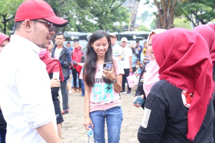 Menteri Tenaga Kerja M. Hanif Dhakiri saat memberikan sambutan Tour Akbar Koperasi Karyawan (Kopkar) PT Muara Tunggal (kabupaten Sukabumi) di Jakarta Utara, Sabtu (9/3/2019).