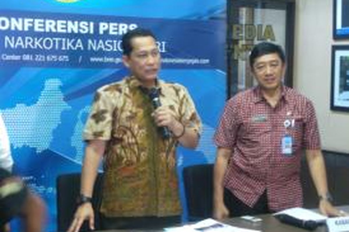 Kepala BNN Komjen Budi Waseso menjelaskan kasus penangkapan awak sebuah maskapai terkait kasus narkoba di kantor BNN, Cawang, Jakarta Timur. Selasa (22/12/2015)