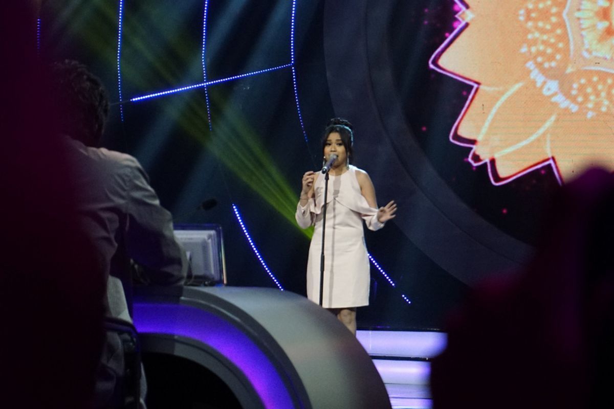 Kontestan Bianca Jodie di panggung top 15 Indonesian Idol 2018 atau Season 9, yang digelar di Studio 11 MNC Studios, Kebon Jeruk, Jakarta Barat, Senin (22/1/2018).