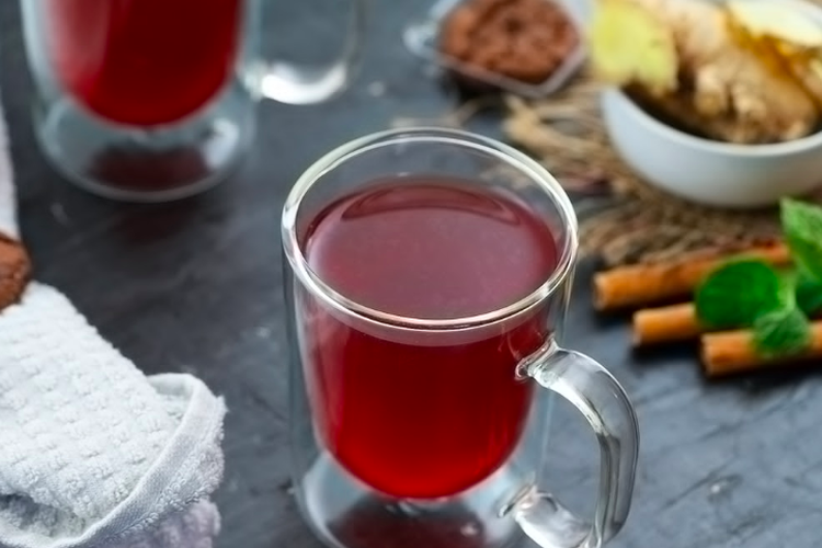 Minuman jahe rempah untuk mengatasi masuk angin