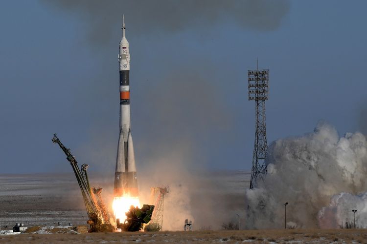 Pesawat luar angkasa Soyuz MS-07 membawa anggota dari ekspesisi International Space Station (ISS) meluncur menuju ISS dari lokasi peluncuran Baikonur Cosmodrome pada Minggu (17/12/2017).