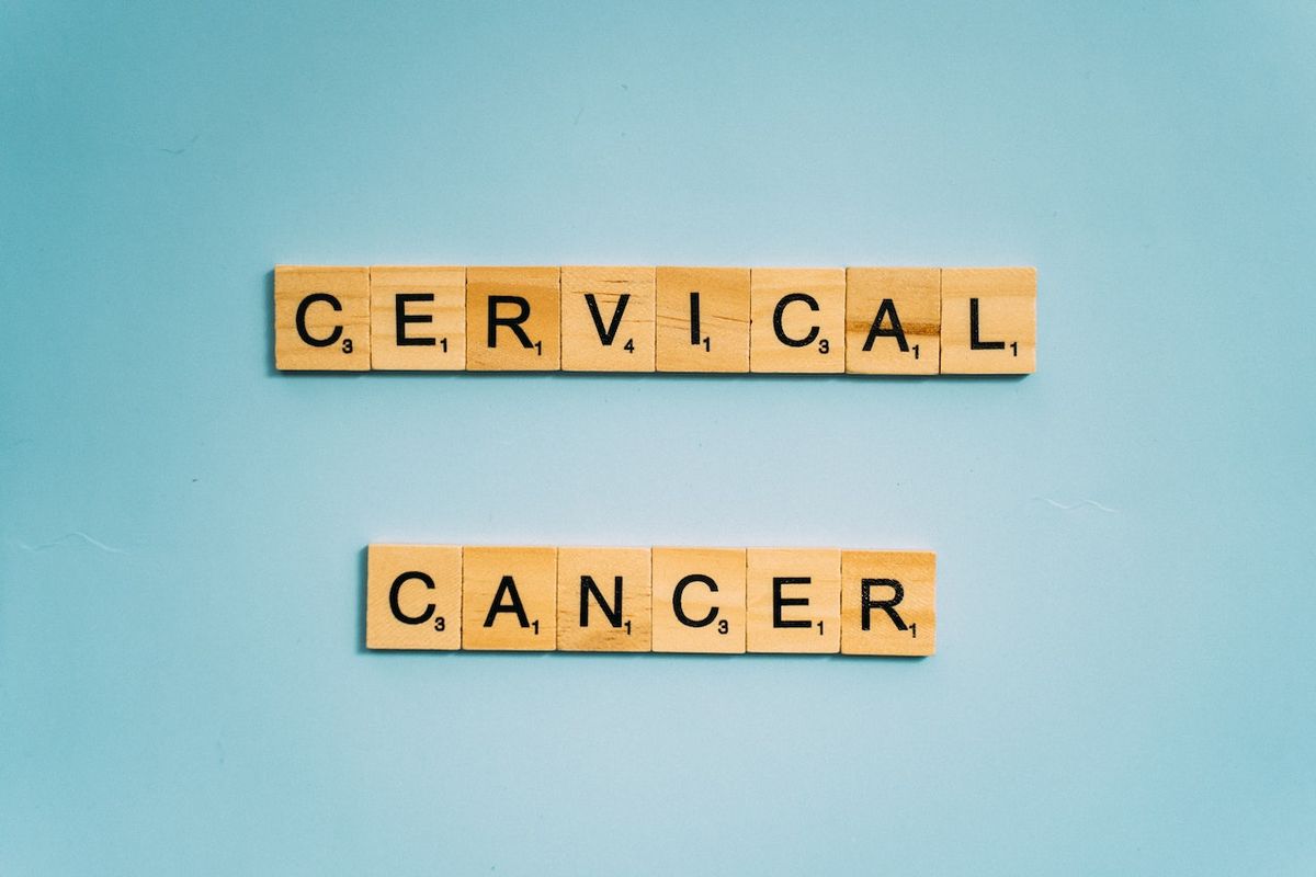 Ilustrasi balok scrabble bertuliskan cervical caner atau kanker serviks dalam Bahasa Inggris.

