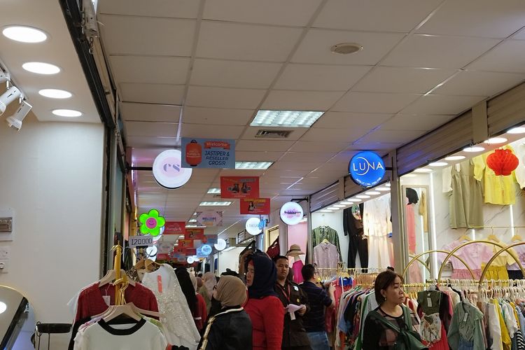 Suasana di Little Bangkok, Tanah Abang