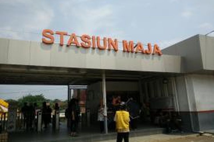 Pintu masuk Stasiun Maja, Lebak, Banten. Foto diambil pada Kamis (7/5/2015).