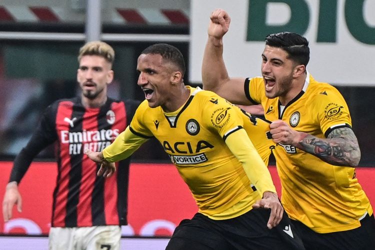 Bek Udinese, Rodrigo Becao (tengah), merayakan gol ke gawang AC Milan dalam pertandingan pekan ke-25 Liga Italia 2020-2021 di Stadion Giuseppe Meazza, Kamis (4/3/2021) dini hari WIB. 