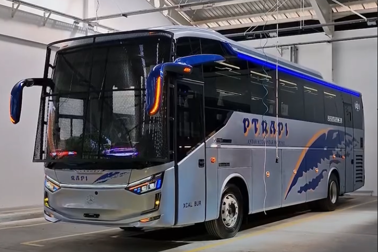 Bus baru PO Rapi dengan bodi Legacy SR3 Neo Panorama