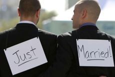 Putusan MA Belum Terbit, Pasangan Gay Australia Dilarang Nikah